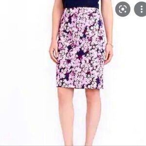 J. Crew Factory Sateen Pencil Skirt. Navy Blue & Multicolored Floral. Size 4.